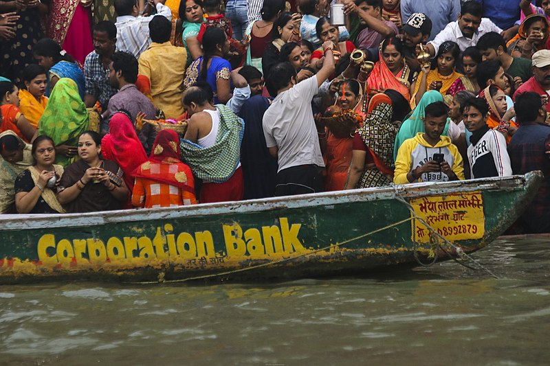 File:Kartika Purnima Varanasi India Buiobuione 23.jpg