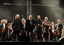 Gisbert Koreng, Stephan Trepte en Peter “Mampe” Ludewig (voor van links naar rechts) tijdens een concert in Dresden in augustus 2009