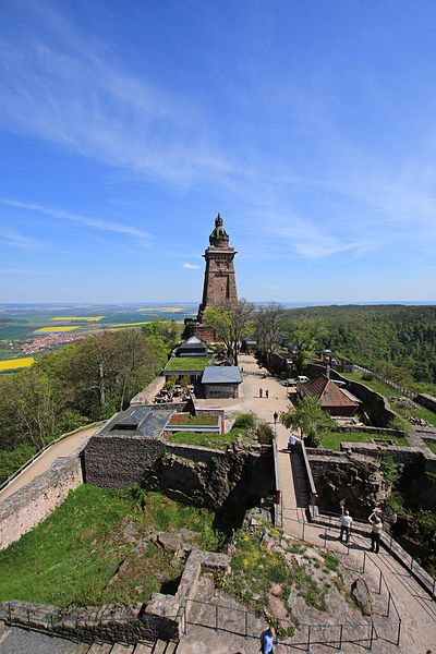 File:Kyffhäuser-Denkmal in Thüringen 2H1A0030WI.jpg