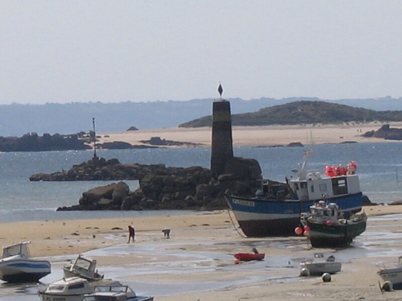 File:L' Ile grande, Balise de la petite Fougère.jpg