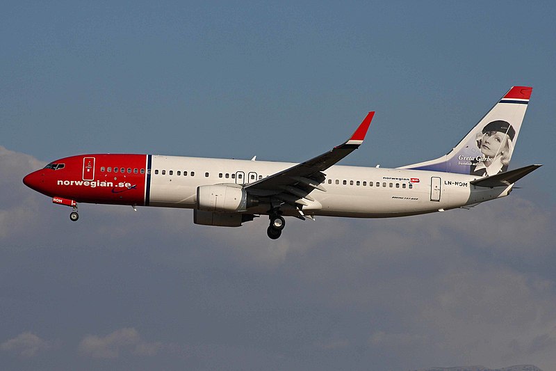 File:LN-NOM B737-86NW Norwegian PMI 29SEP10 (5038579892).jpg