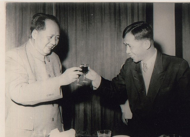 Lê Duẩn with Mao Zedong (1964)