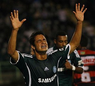<span class="mw-page-title-main">Léo (footballer, born 1988)</span> Brazilian footballer