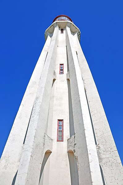 File:Lighthouse DGJ 8904 - Pointe-au-Père Lighthouse (4983332479).jpg