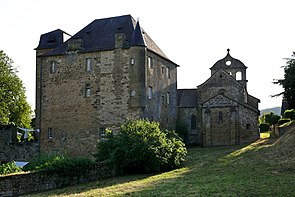 Lissac-sur-Couze - Château et église.jpg