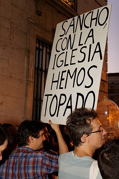 File:Madrid - Manifestación laica - 110817 212754.jpg