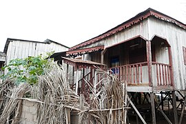 Dom na palach w Micoló (São Tomé) (1) .jpg