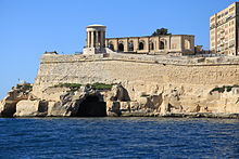 St. Christopher Bastion Malta - Valletta - Triq il-Lanca+Xatt il-Barriera+Siege Bell War memorial+Lower Barrakka Gardens (MSTHC) 01 ies.jpg