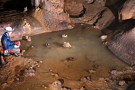 Petits cônes en forme de volcan, aven du Marteau, Vallon-Pont-d'Arc, Ardèche, France.