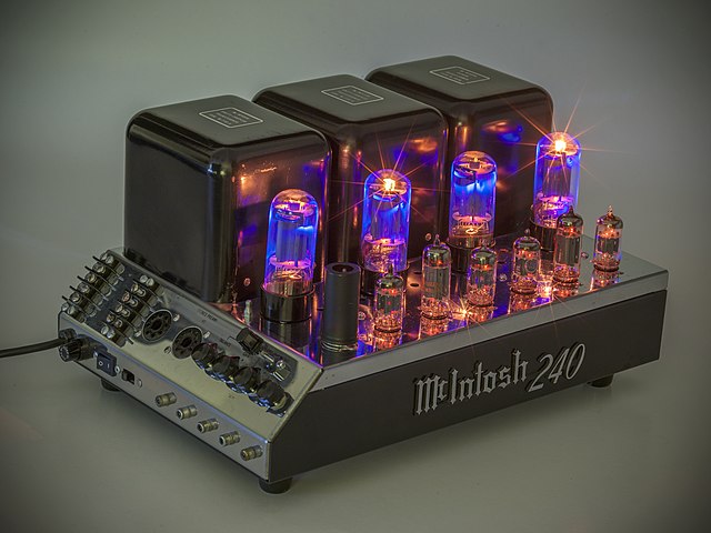 McIntosh MC240 from 1961 with exposed vacuum tubes