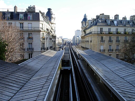 Metro Paris - Ligne 6 - station Passy 02