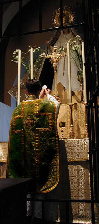 Heilige Mis, in dit geval een traditioneel vormgegeven viering van de Novus Ordo Missae in de kluiskerk in Warfhuizen