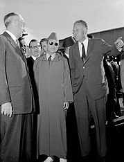 El Sultan Mohammed V de Marruecos visitando el  Lawrence Livermore Lab (Estados Unidos) en 1957