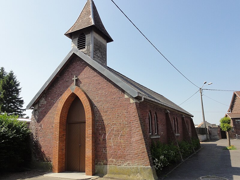 File:Monchecourt - Cités de la fosse n° 1 des mines d'Azincourt, chapelle (B).JPG