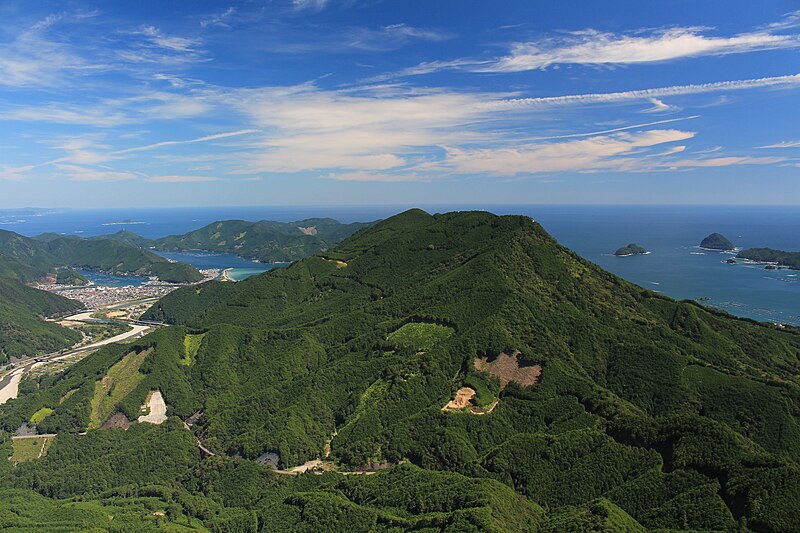 File:Mount Tengura from Mount Binshi (2015-09-19).JPG