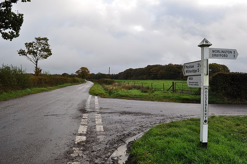 File:Mouseberry Cross - geograph.org.uk - 2140497.jpg