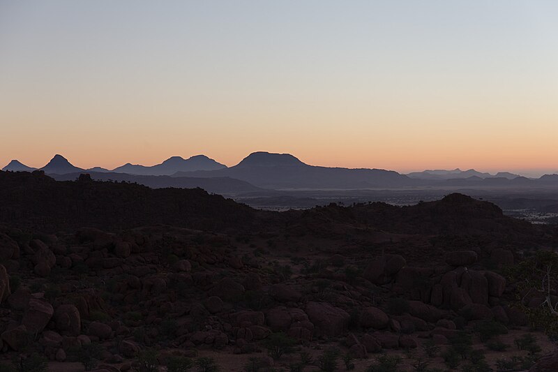 File:Mowani, Damaraland-4921 - Flickr - Ragnhild & Neil Crawford.jpg