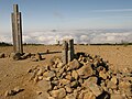 東吾妻山頂の三角点、雲海に浮かぶのは磐梯山頂