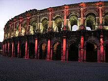 Les arènes en habit de lumière.