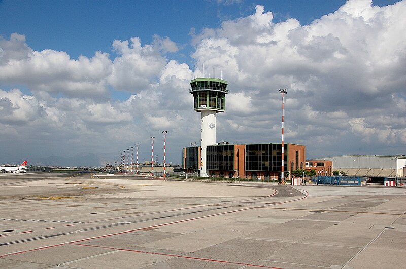 File:Napoli -Airport Control Tower- 2010 by-Raboe 69.jpg