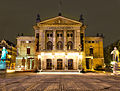 Nationaltheatret Oslo Front at Night.jpg