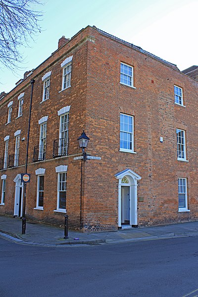 File:No 1 King Square, Bridgwater.jpg