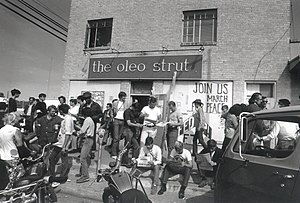 The Oleo Strut antiwar GI coffeehouse in 1971. Photo by Alan Pogue Oleo Strut by Alan Pogue 1971.jpg