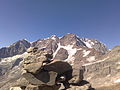 Ometto sommitale e vista magnifica sul Monte Rosa