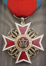 Type 1 Knight's Cross: Civilian version on a ribbon for military bravery, an atypical combination. Orde van de Kroon van Roemenie pre 1932.jpg