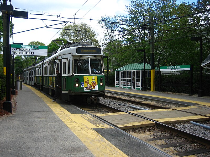 File:Outbound train at Chestnut Hill station (2), May 2008.jpg