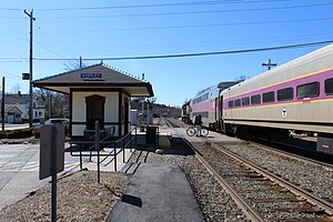 Outbound train at Shirley station, March 2020.jpg