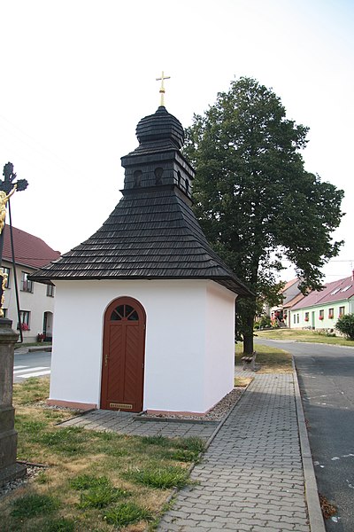 File:Overview of Chapel of Saint Mary Magdalene in Čikov, Třebíč District.JPG