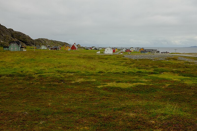 File:Overview of Hamningberg seen from the cemetery.jpg