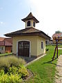 Čeština: Celkový pohled na zvoničku v Hroznatíně, okr. Třebíč. English: Overview of bell tower in Hroznatín, Třebíč District.