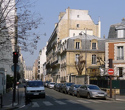 Comment aller à Rue Erlanger en transport en commun - A propos de cet endroit