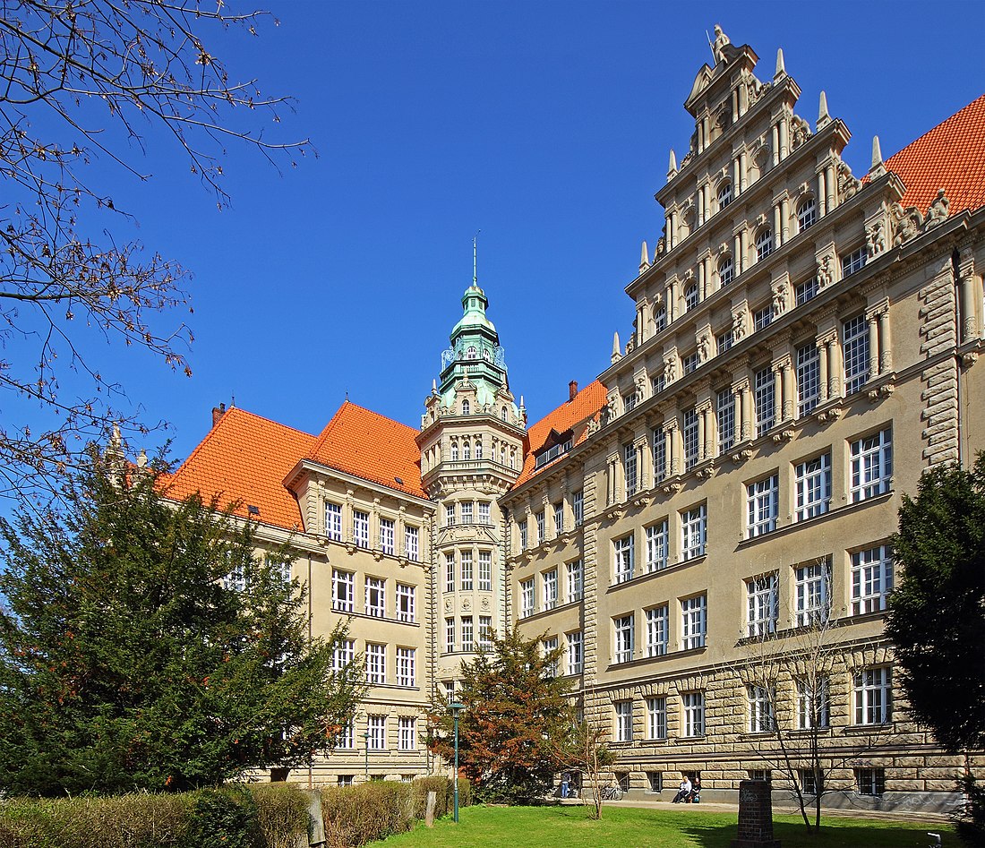 File:Pankow Goerschstr Gymnasium.jpg