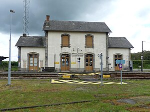 L'ancien bâtiment voyageurs de la gare de Parsac - Gouzon.