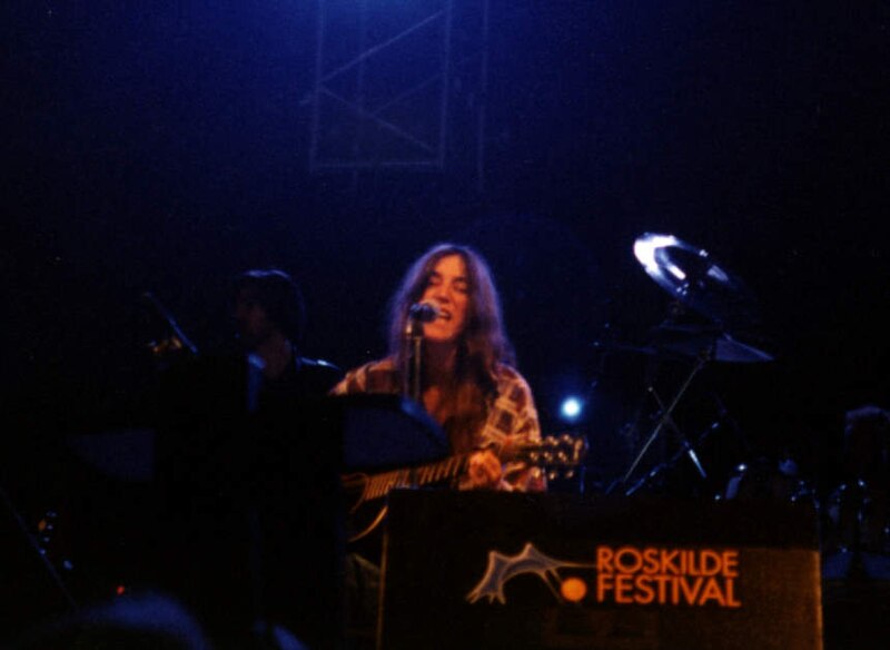 File:Patti Smith at Roskilde (1996) (3494680829).jpg