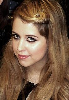 Peaches Geldof: Writer and TV presenter dies aged 25 - BBC News