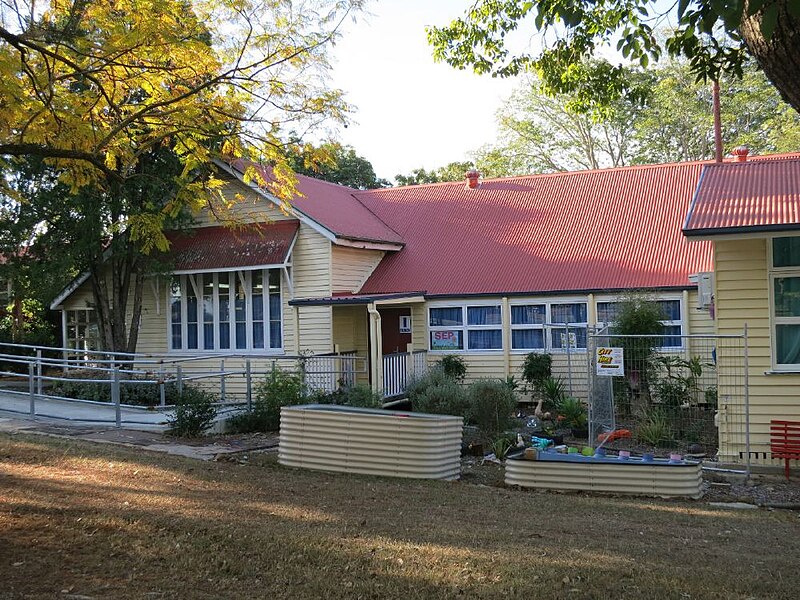 File:Petrie State School (2014).jpg