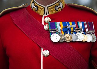 <span class="mw-page-title-main">Red coat (military uniform)</span> Military uniform used by the British military from the 16th to the 19th centuries