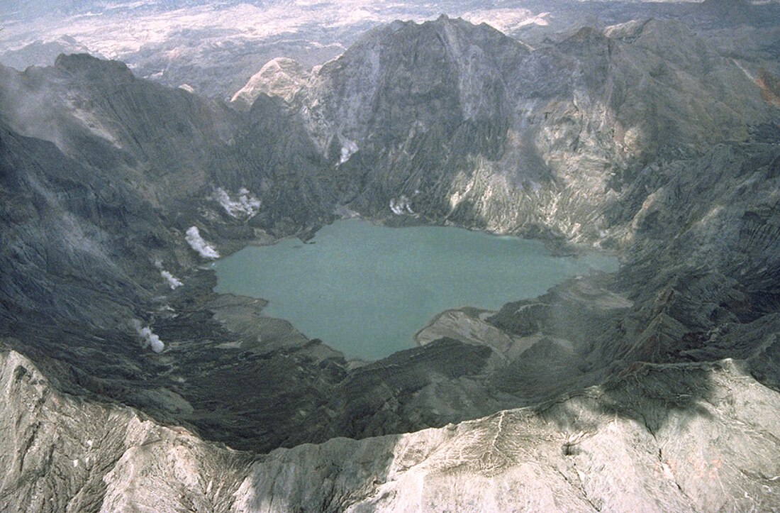 File:Pinatubo92pinatubo caldera crater lake.jpg