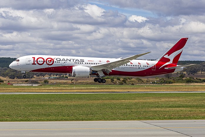 VH-ZNJ with 100th anniversary of Qantas' livery