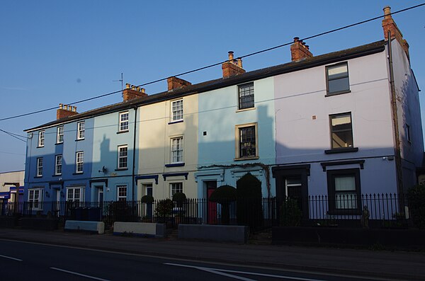 Townhouses on Queen's Avenue, Bicester