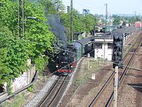 Locomotora de vía estrecha y vapor, para viajes turísticos a Radeburg