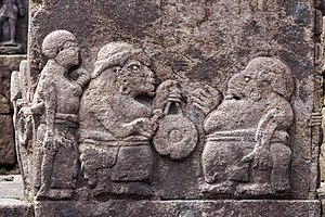 A Gong depicted on the 15th-century temple reliefs at the Candi Sukuh in Central Java, Indonesia Relief at Sukuh Temple, 2016-10-13 02.jpg