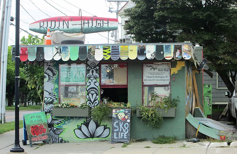 File:Ridin' High Skate Shop Burlington Vermont.jpg