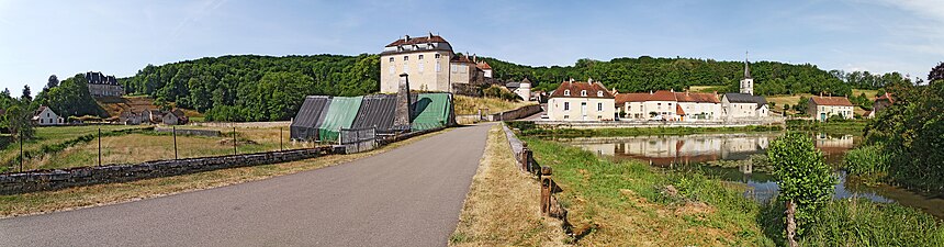 La forge d'en-haut à gauche de la route à l'entrée du village (en travaux).