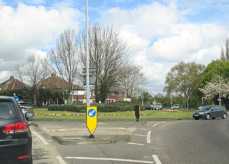 File:Roundabout with five exits (geograph 5756500).jpg