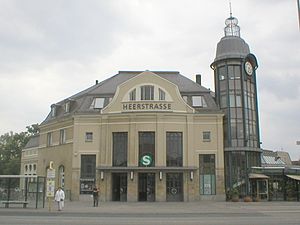 Heerstraße station on the suburban railway